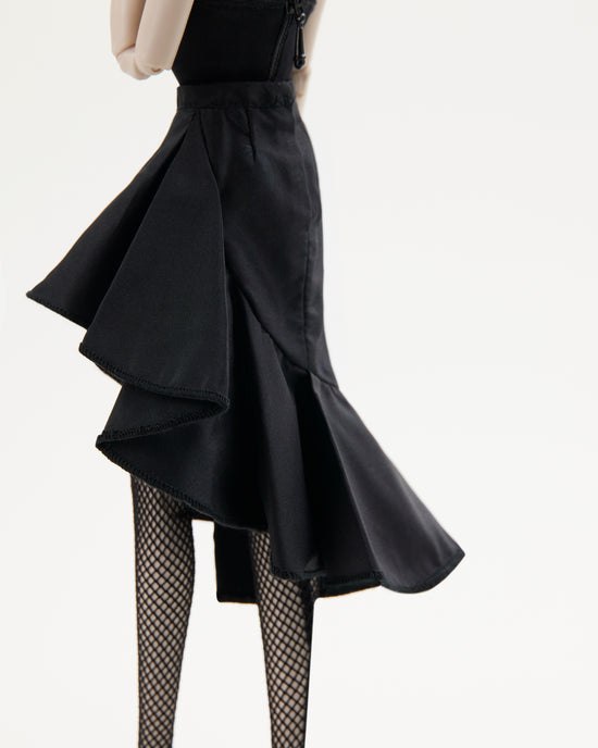 BLACK SCULPTURAL RUFFLE SKIRT